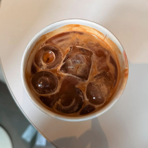 Looking for a smooth and flavourful decaf coffee? Learn how roast style, origin, processing method, and freshness all affect the taste of your brew. No caffeine, no compromise.