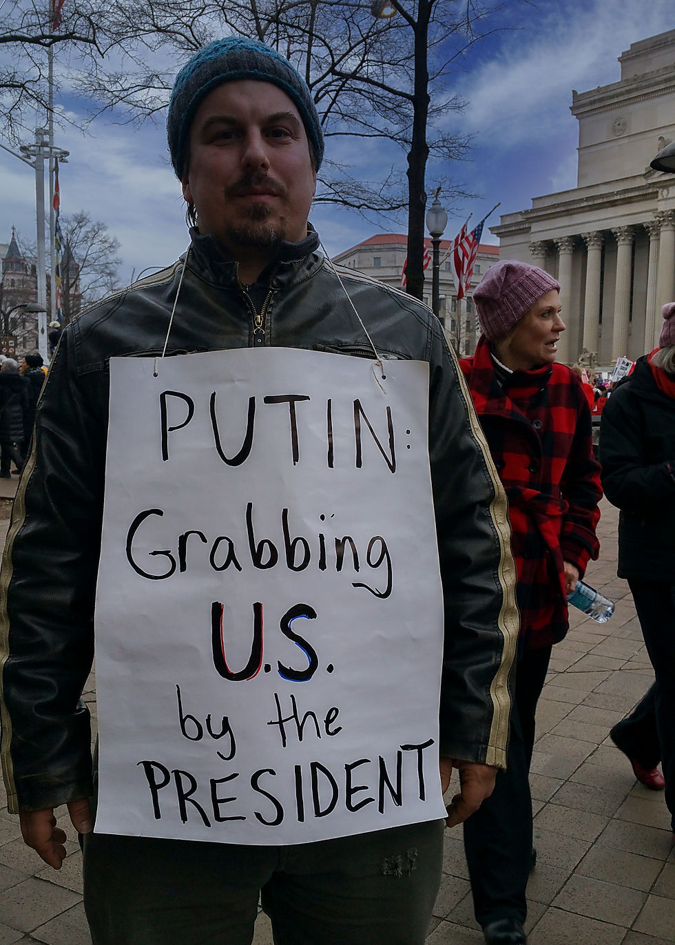 PutinGrabbing.LUM.20170121_160129-1