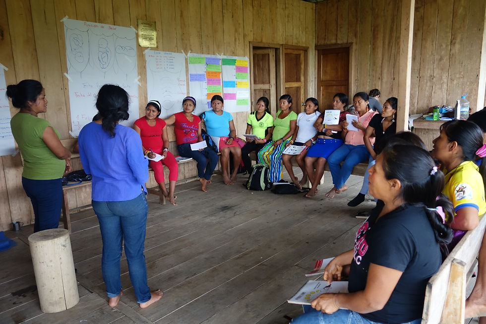 Parteras de Ikiama Nukuri durante procesos de intercambio de conocimientos y capacitación. Foto: cortesía Fundación Pachamama