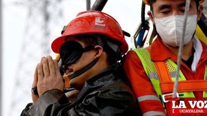 Rescatan a 11 mineros atrapados bajo tierra en China