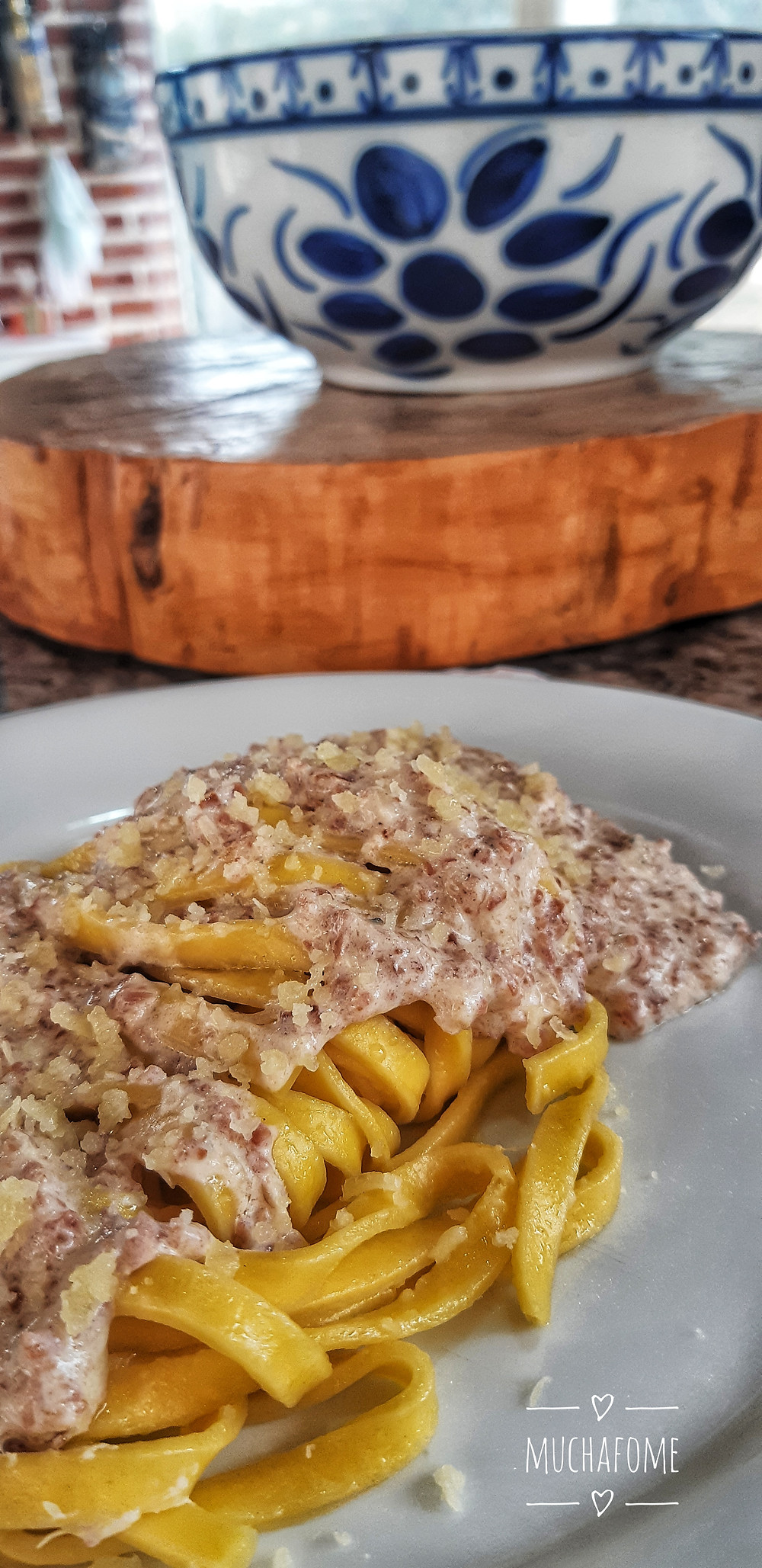 Talharim ao molho branco com calabresa