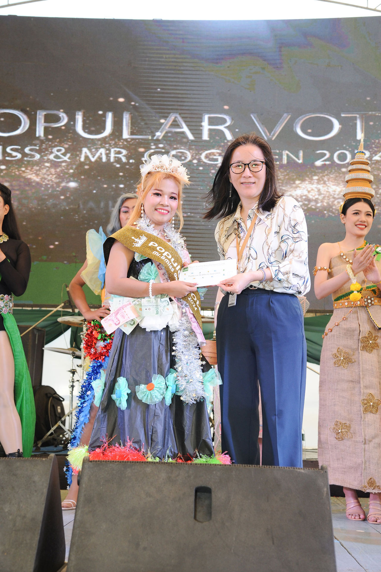 The Popular Vote award winner receiving an award from Regal Jewelry's CEO.