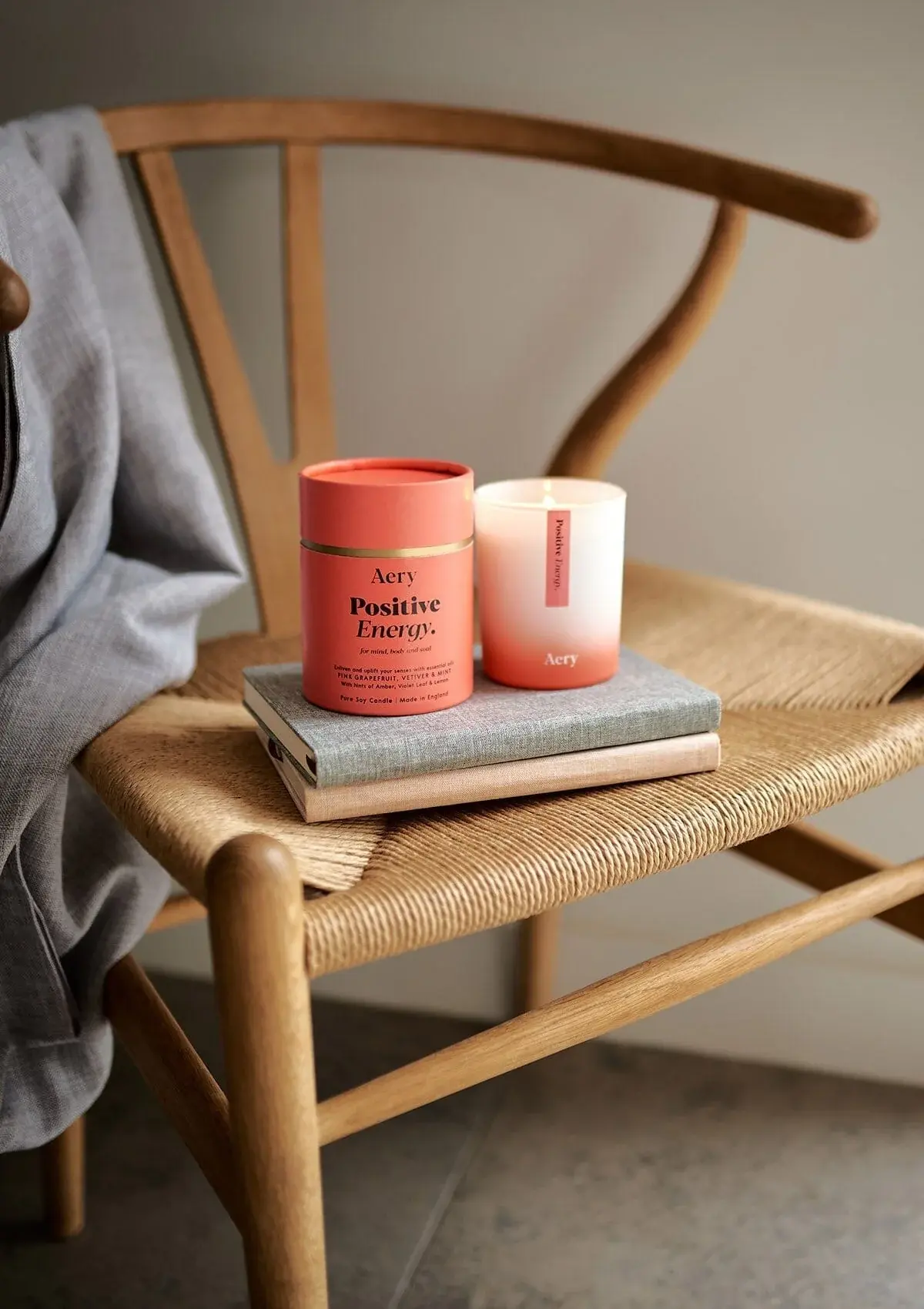 Aery Positive Energy Scented Candle - Pink Grapefruit Vetiver and Mint