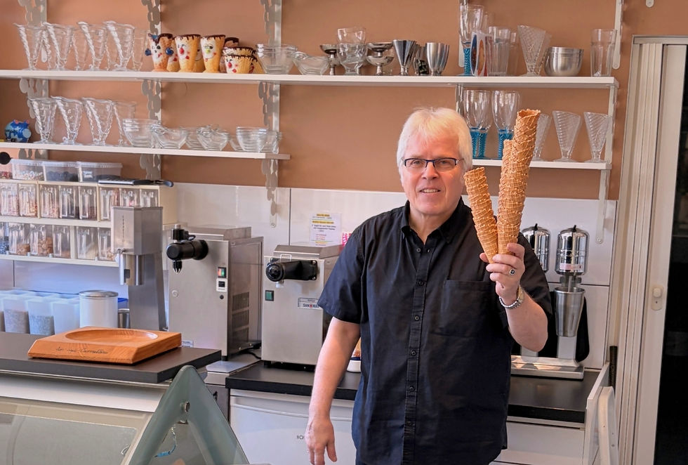 Pedro Carmellini in seinem Eiscafé in Holm-Seppensen.
