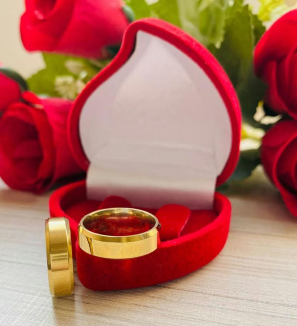 Par De Alianças Banhada a Ouro 18k 6mm +Anel Solitário 