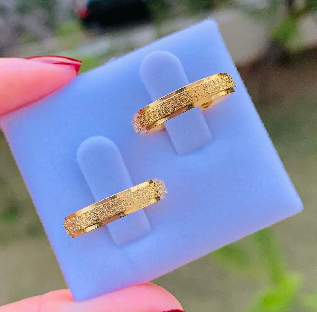Par De Alianças  Banhadas a Ouro 18k 4mm +Anel Solitário 