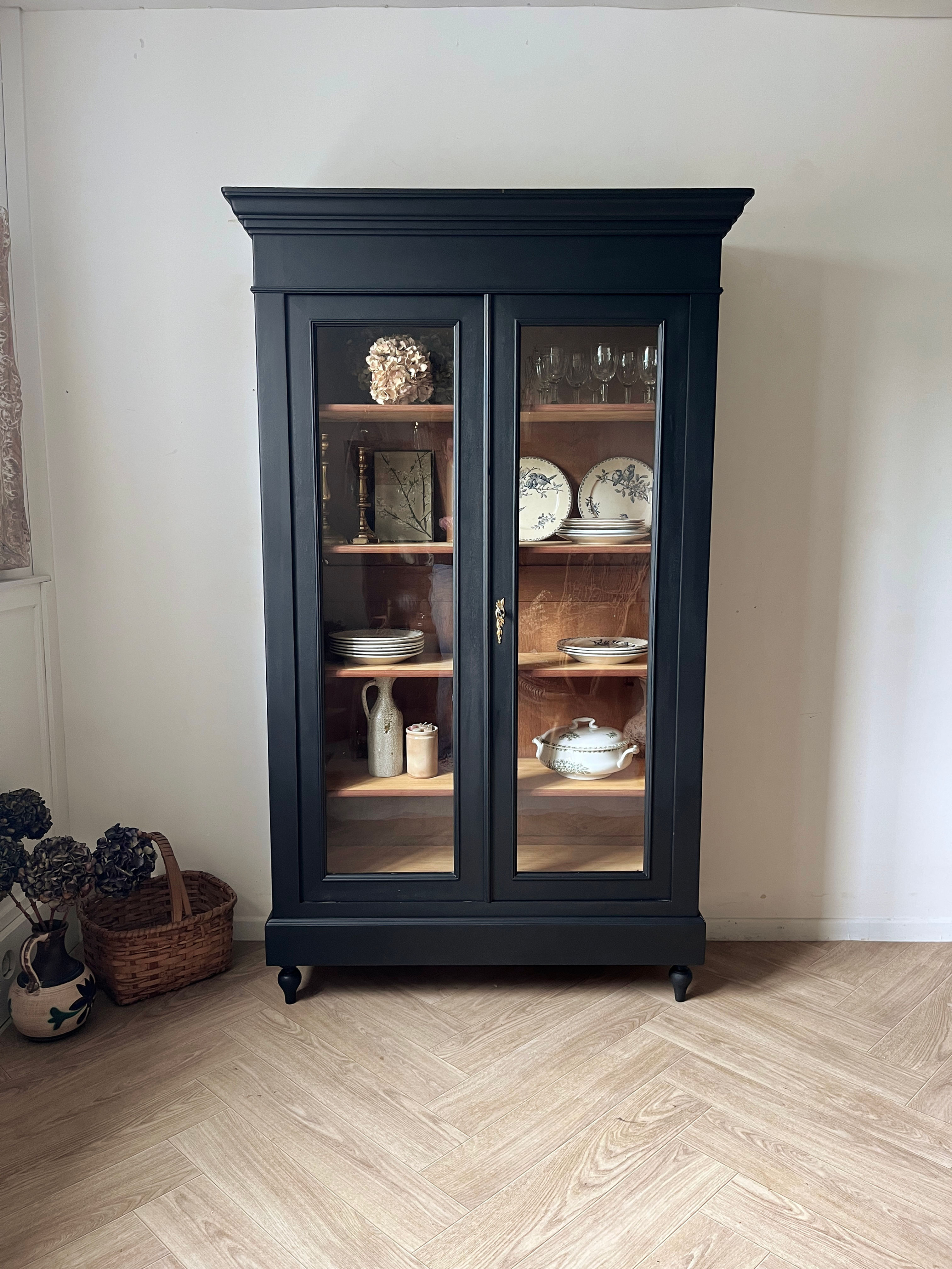 Bibliothèque / vaisselier en chêne noir