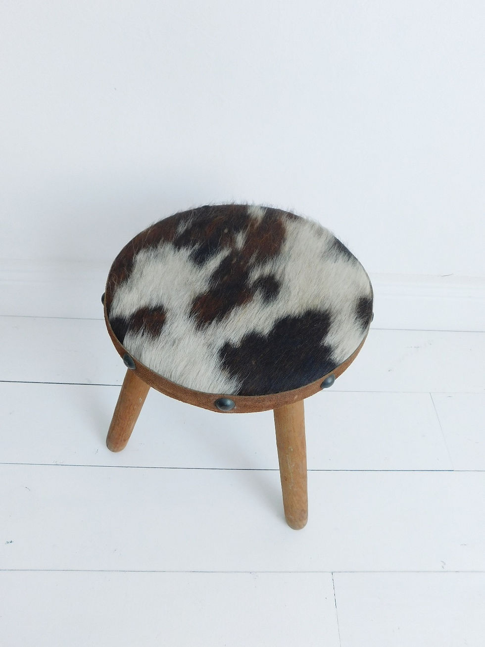 Miniature : Tabouret tripode "cow step"