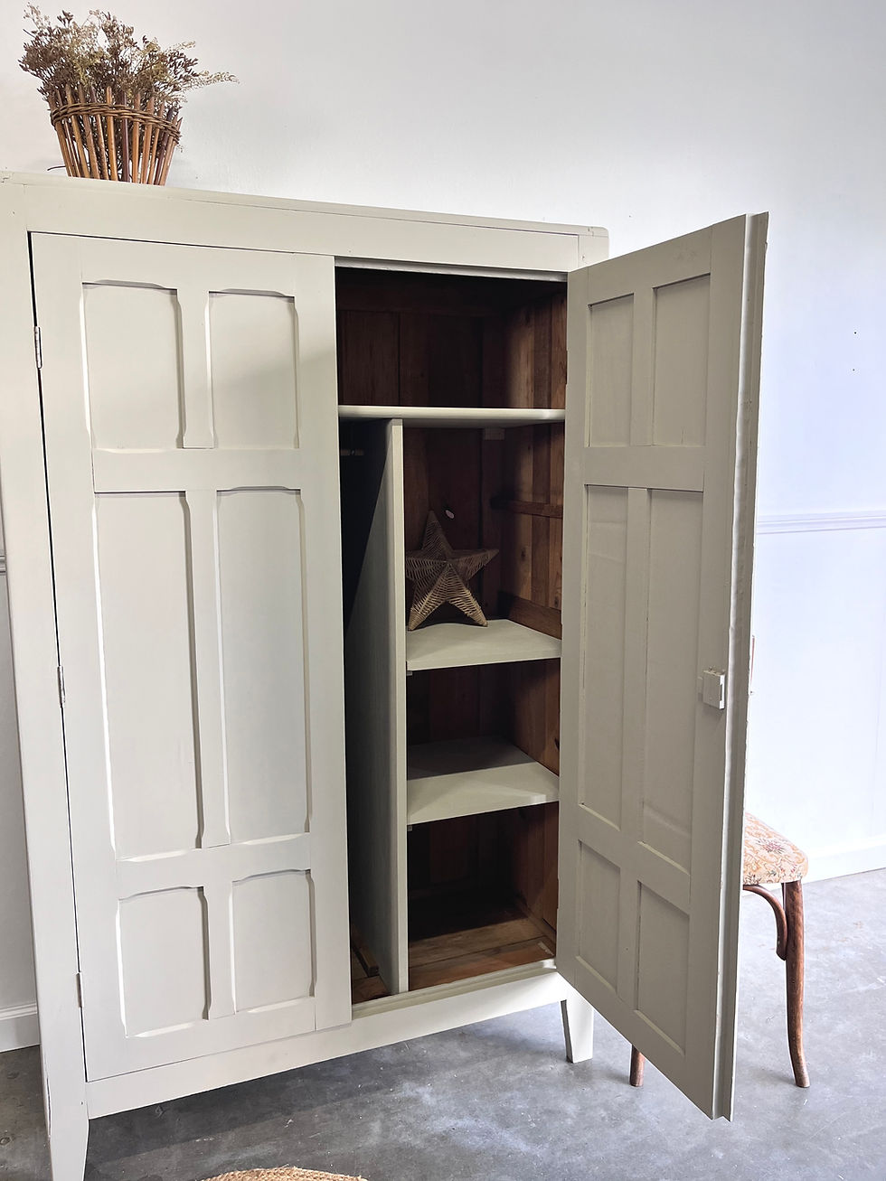 Miniature : Armoire parisienne ancienne grège 