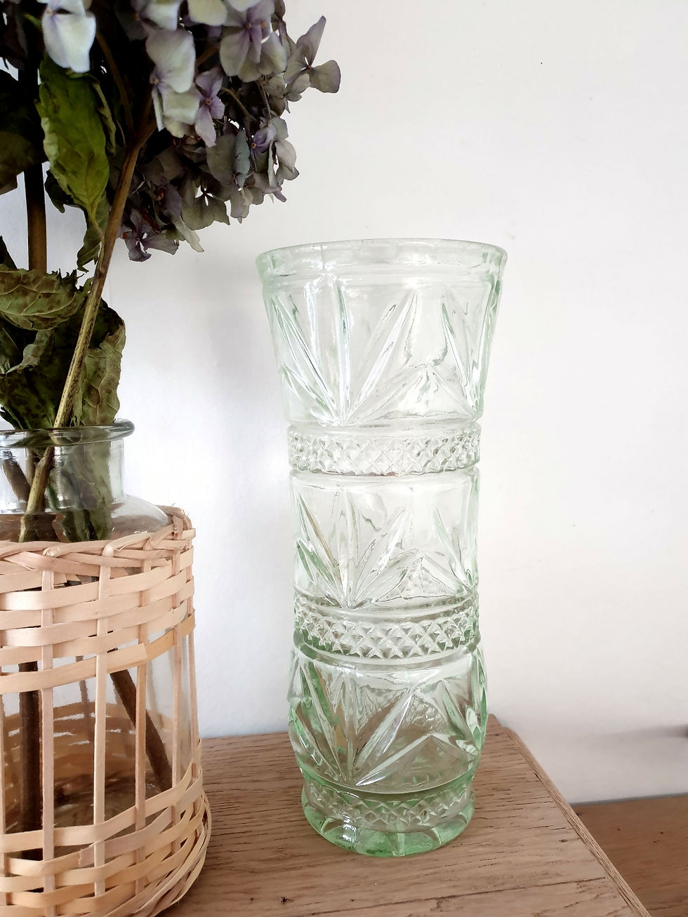 Grand vase en verre soufflé ciselé 