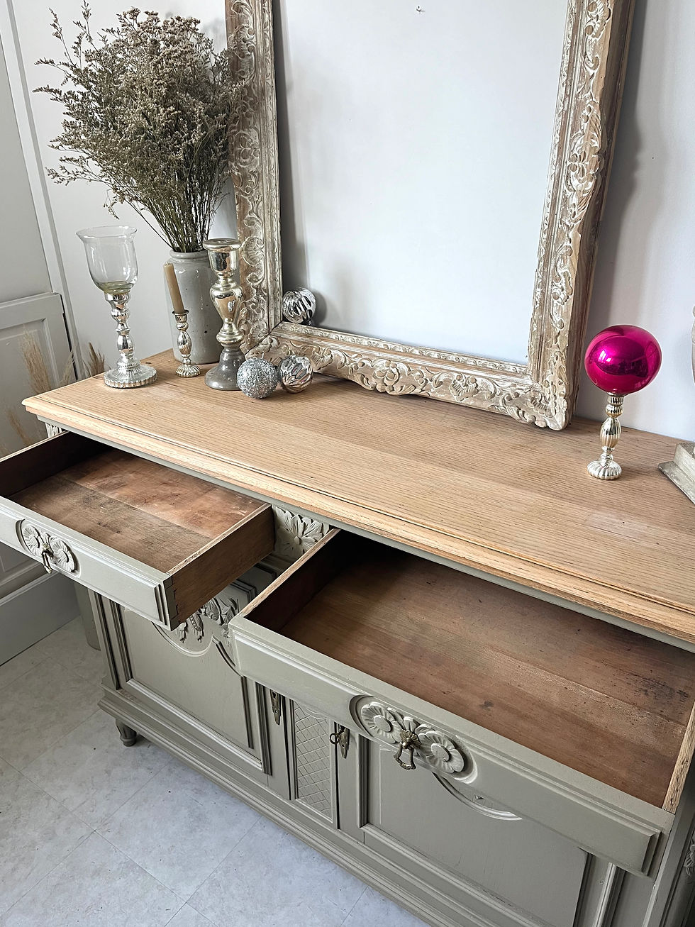 Miniature : Buffet Louis XV en chêne massif