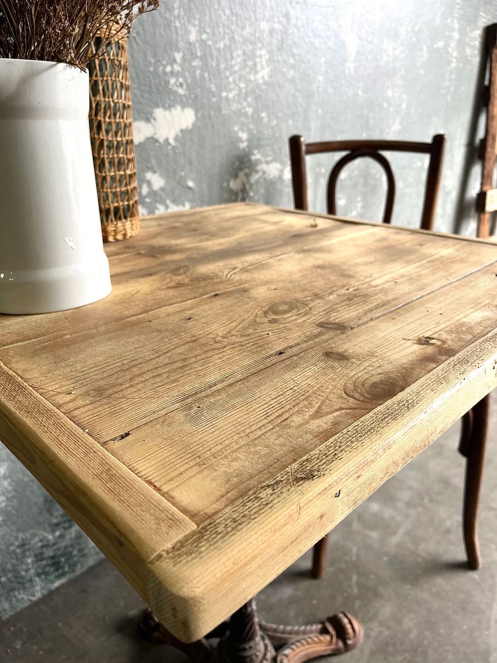 Miniature : Table bistrot avec pied en fonte 