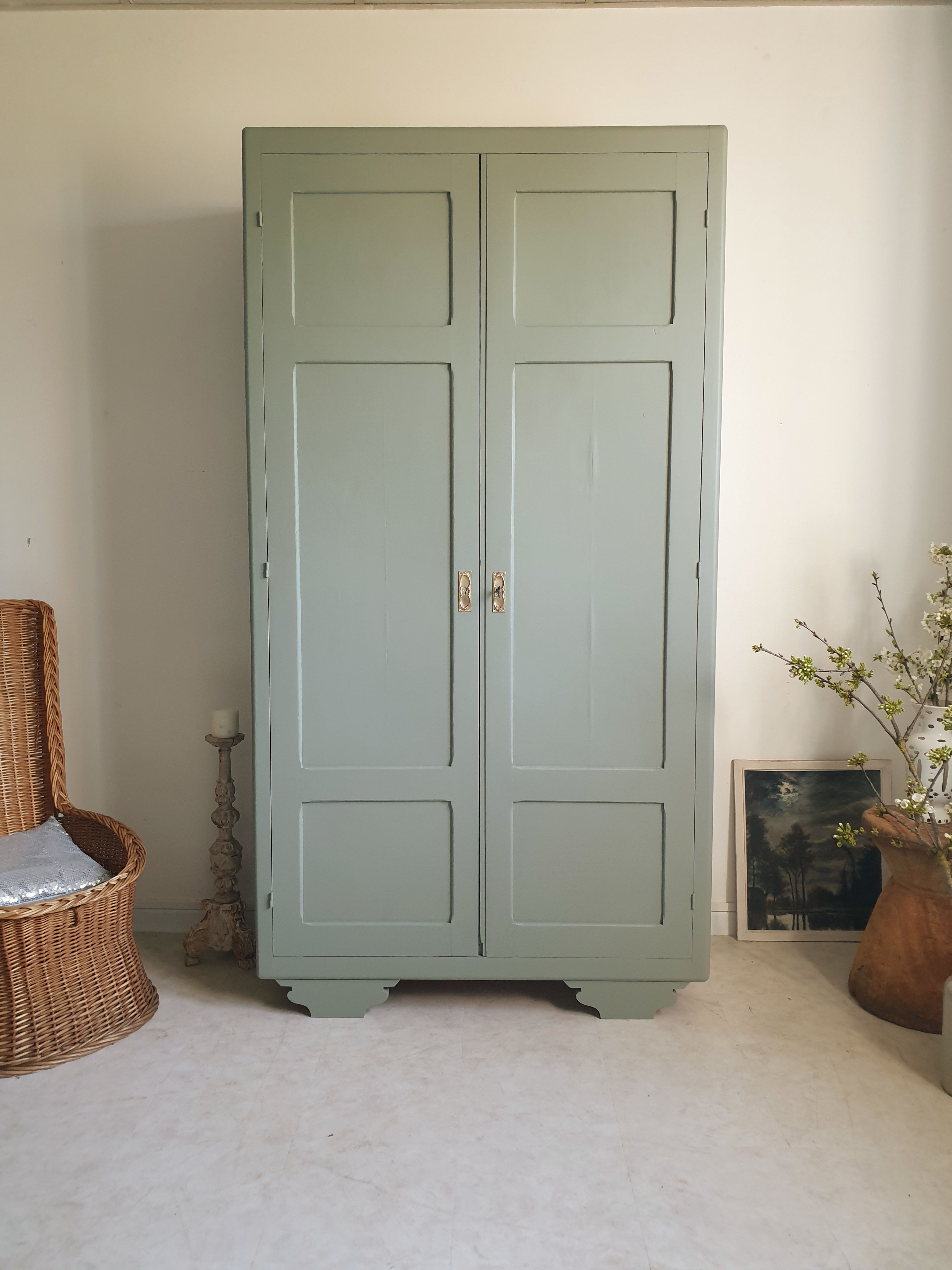 Armoire ancienne vert de gris 