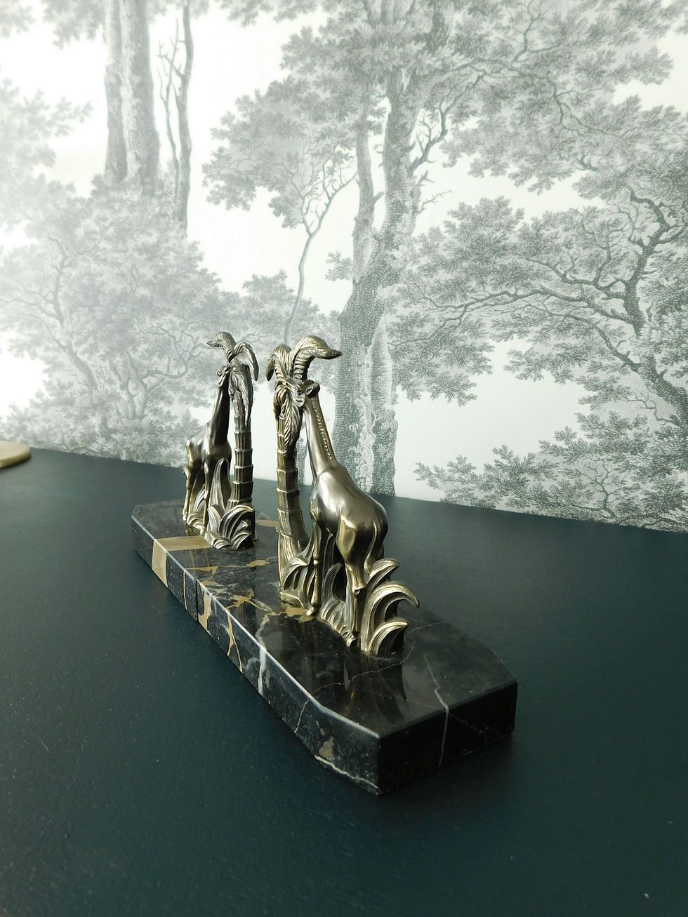 Miniature : Serres livres en marbre noir et girafes