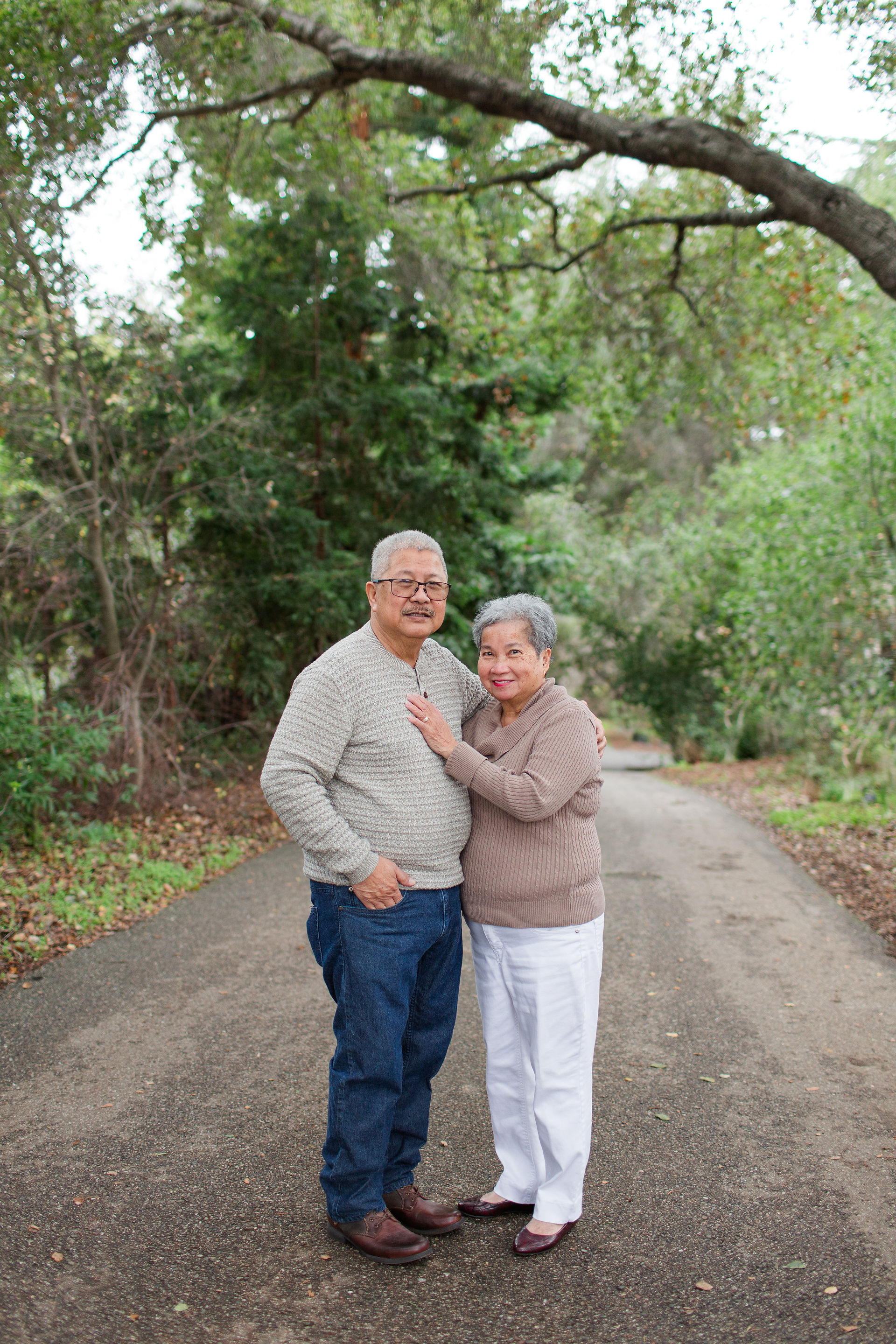 hkcreate bay area photography joyful light and airy san jose photographers northern california photoshoot legacy extended family neutral outfit ideas sweaters winter forest redwood grove nature preserve los altos grandparent couple