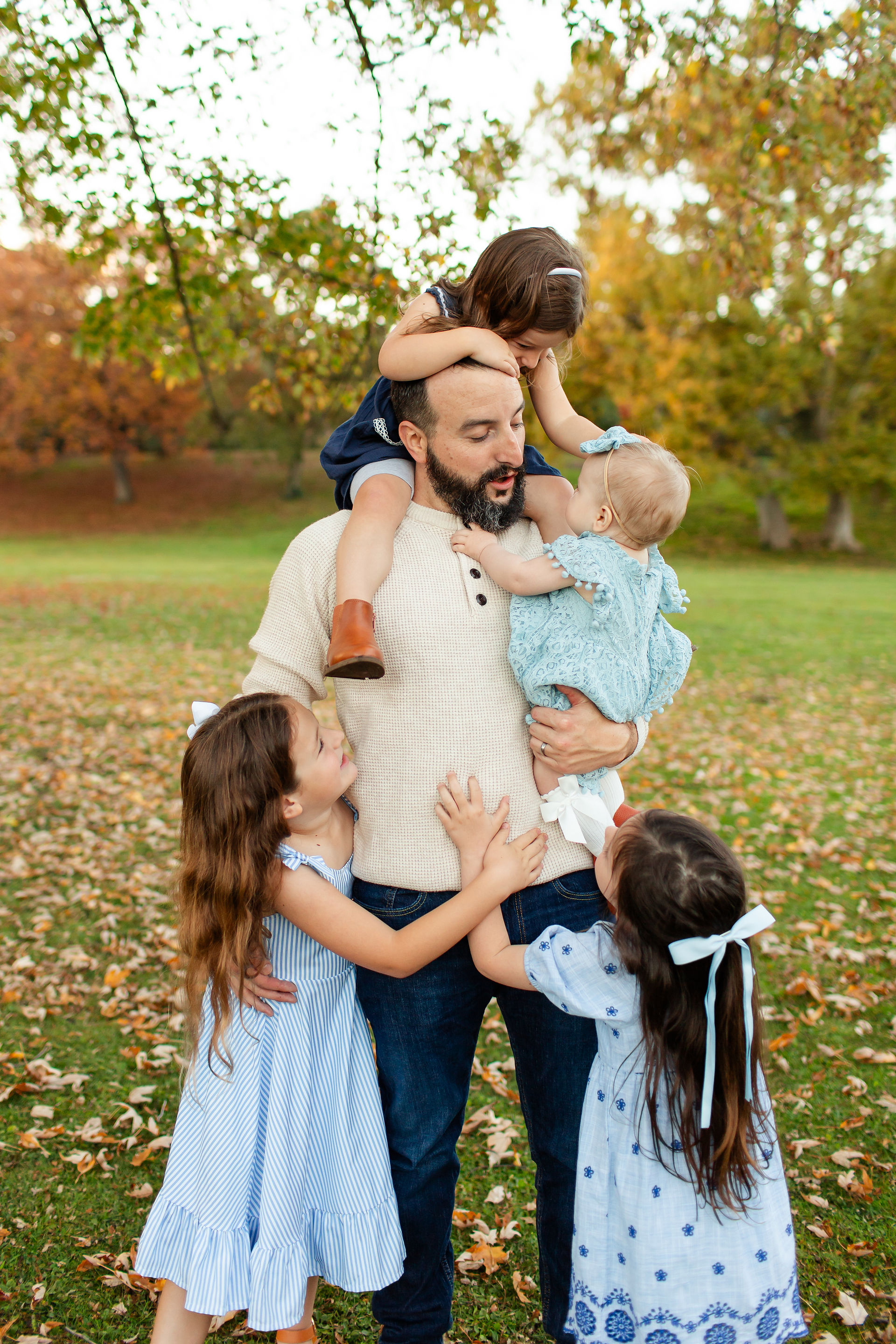 Family of six fall photoshoot at Vasona Lake County Park in Los Gatos by Bay Area Photographers HKCreate