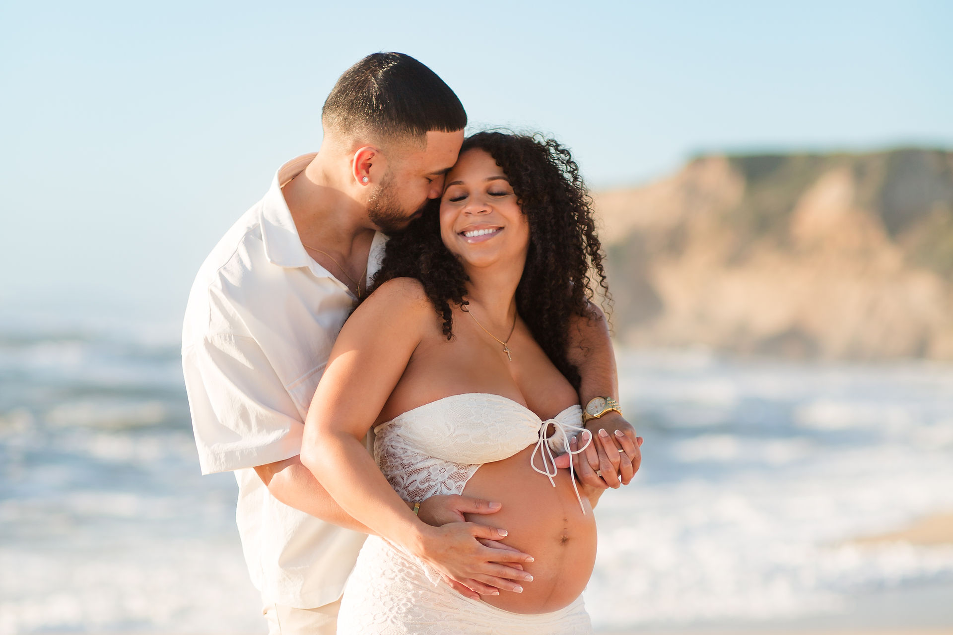 A sweet maternity photoshoot along the beach at cowell ranch state beach in half moon bay during golden hour and sunset. Couple wearing neutral colored outfits hkcreate bay area photographers light and airy photography