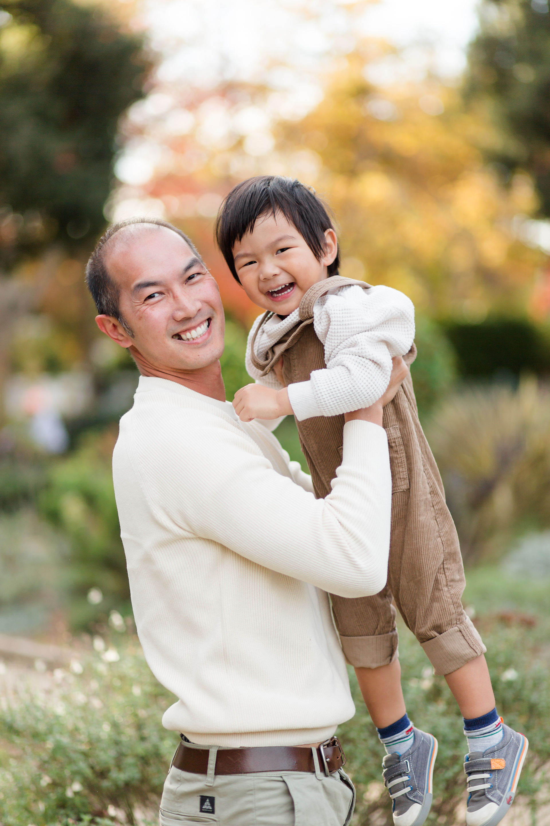 hkcreate photography photographer bay area san jose palo alto elizabeth gamble garden overalls neutral blue cream tan sage color scheme family outfits dog fall fun little boy family of three