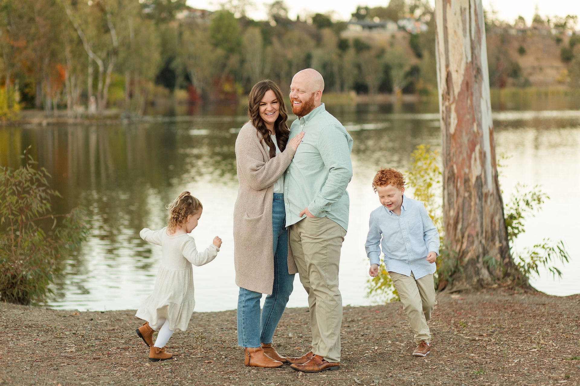 hkcreate bay area family photographers vasona lake park los gatos northern california fall family photo session photoshoot family of four smiling laughing cute sage and neutral color scheme light and airy photography