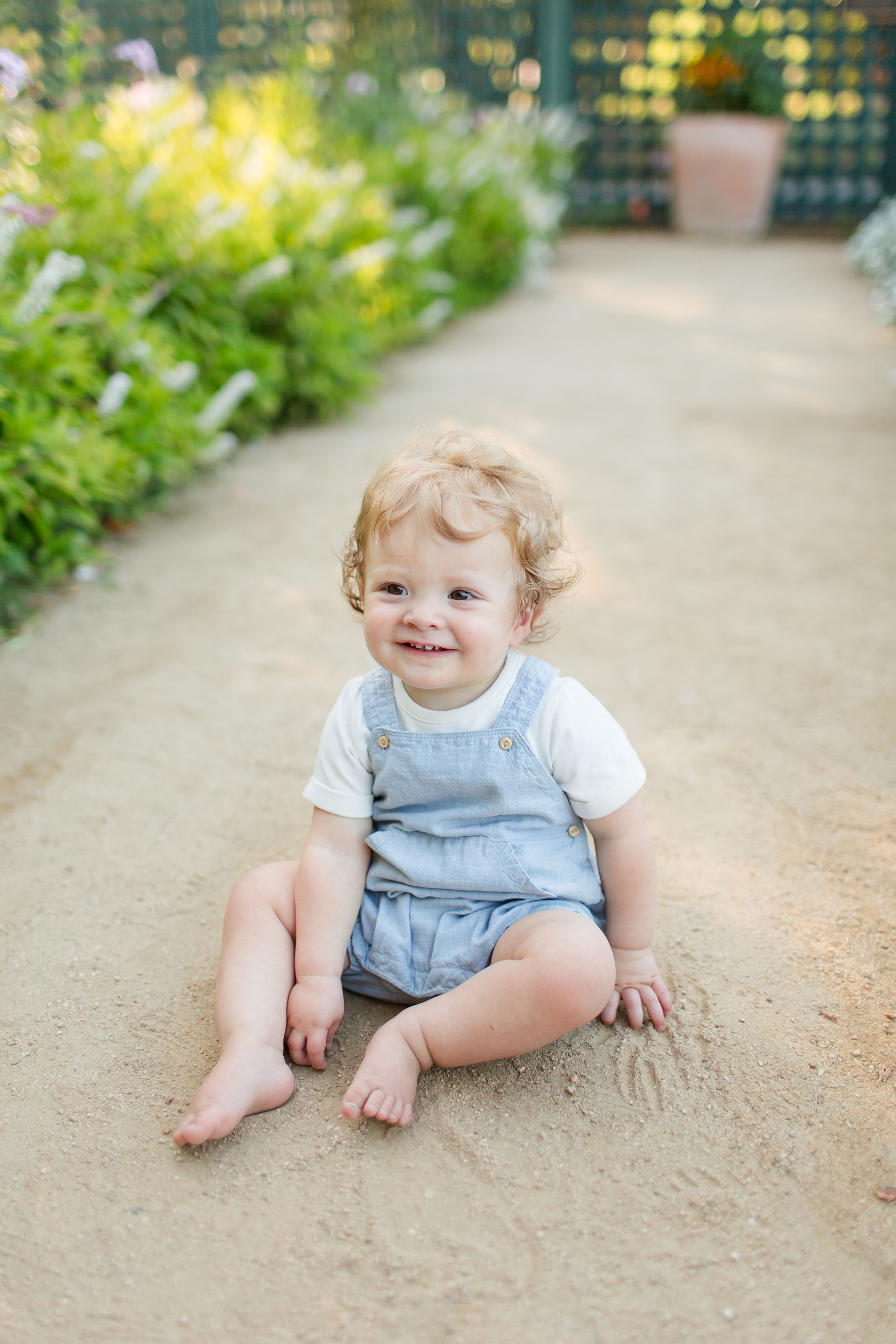 Family of Six Summer photoshoot at Elizabeth Gamble Garden in Palo Alto by HKCreate Bay Area Photographers. Family wearing neutral colored outfits.
