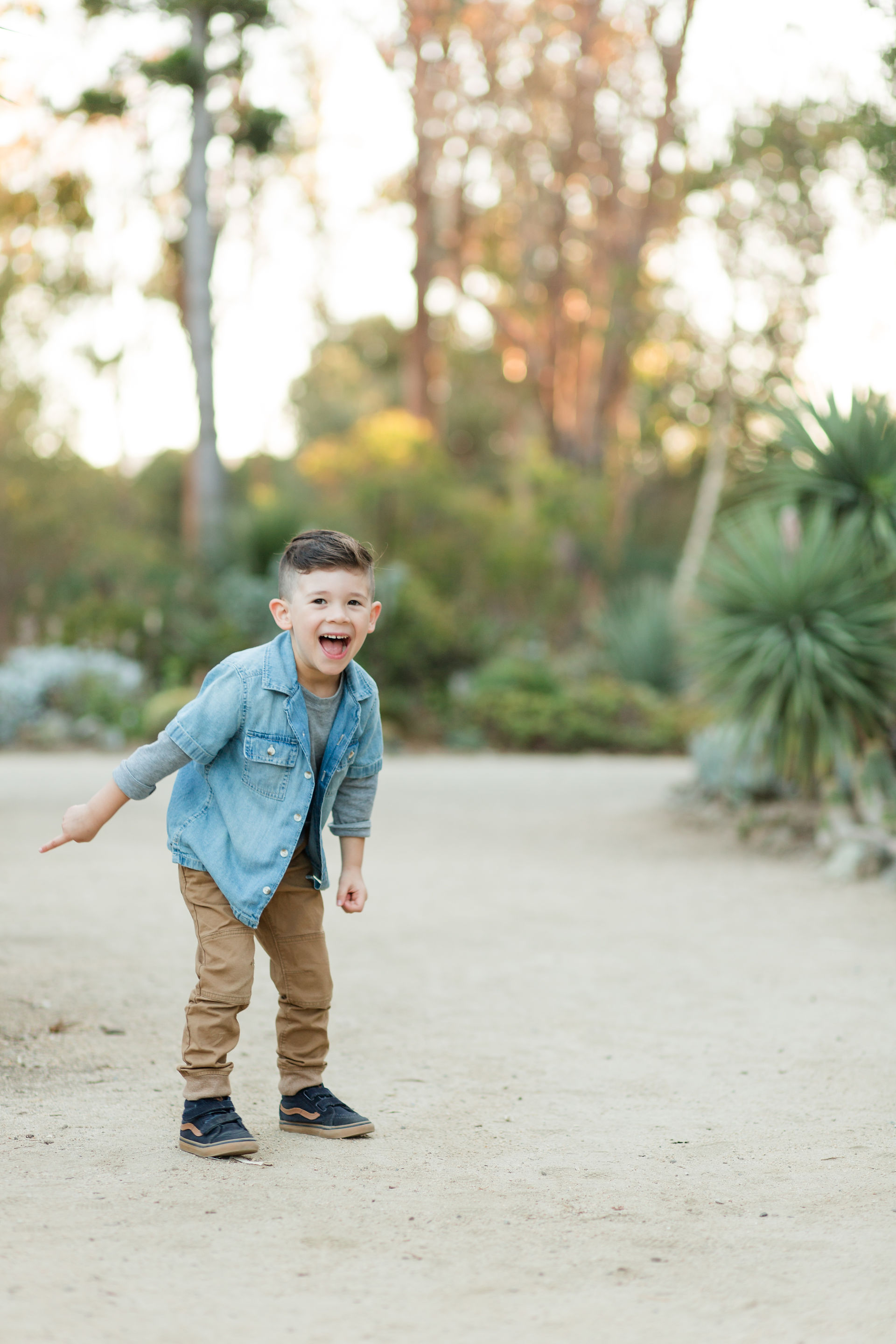 hkcreate hk create bay area photographer photography family session mini fall arizona cactus garden black green blue tan cream color scheme joyful light and airy family of four