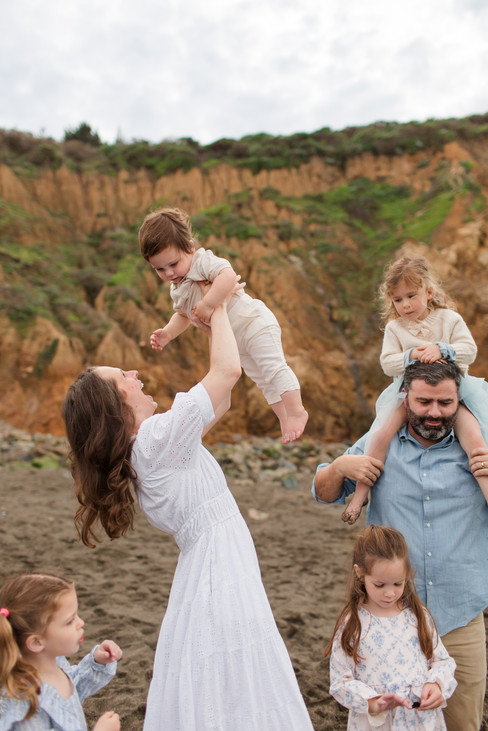 Overcast Beach Family Photoshoot at Rockaway Beach in Pacifica by Bay Area Photographers HKCreate