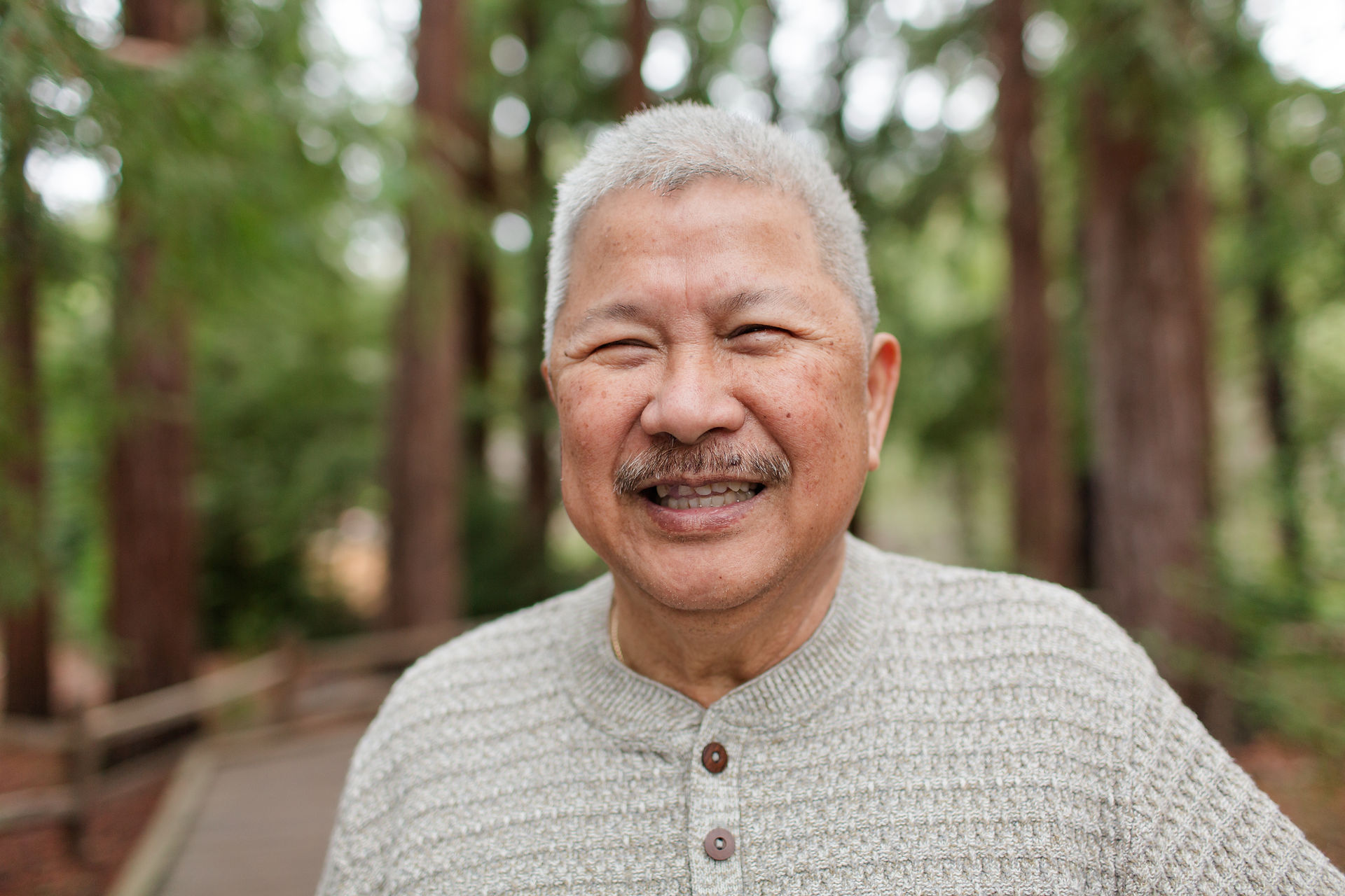 hkcreate bay area photography joyful light and airy san jose photographers northern california photoshoot legacy extended family neutral outfit ideas sweaters winter forest redwood grove nature preserve los altos grandpa portrait