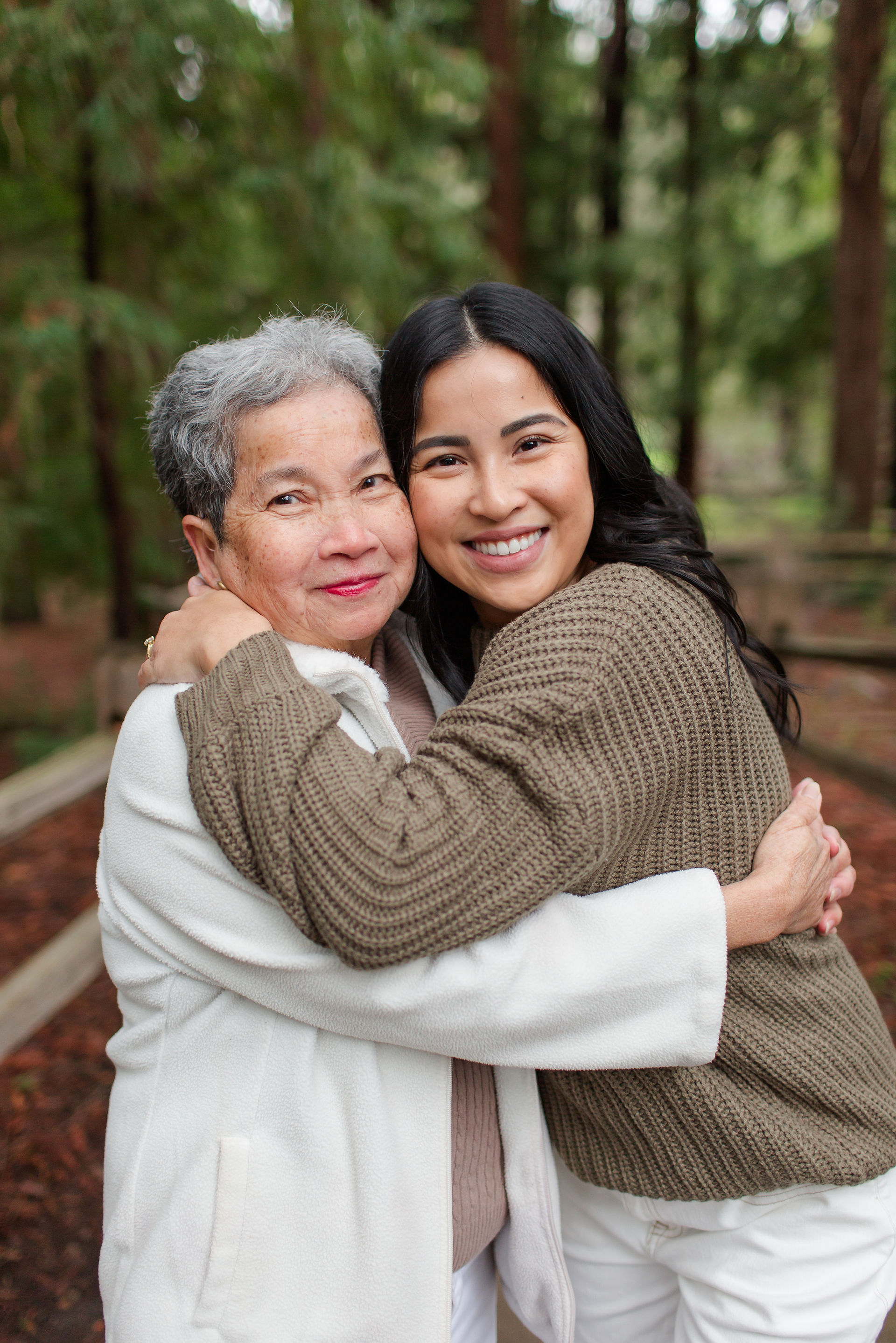 hkcreate bay area photography joyful light and airy san jose photographers northern california photoshoot legacy extended family neutral outfit ideas sweaters daughter mother photo