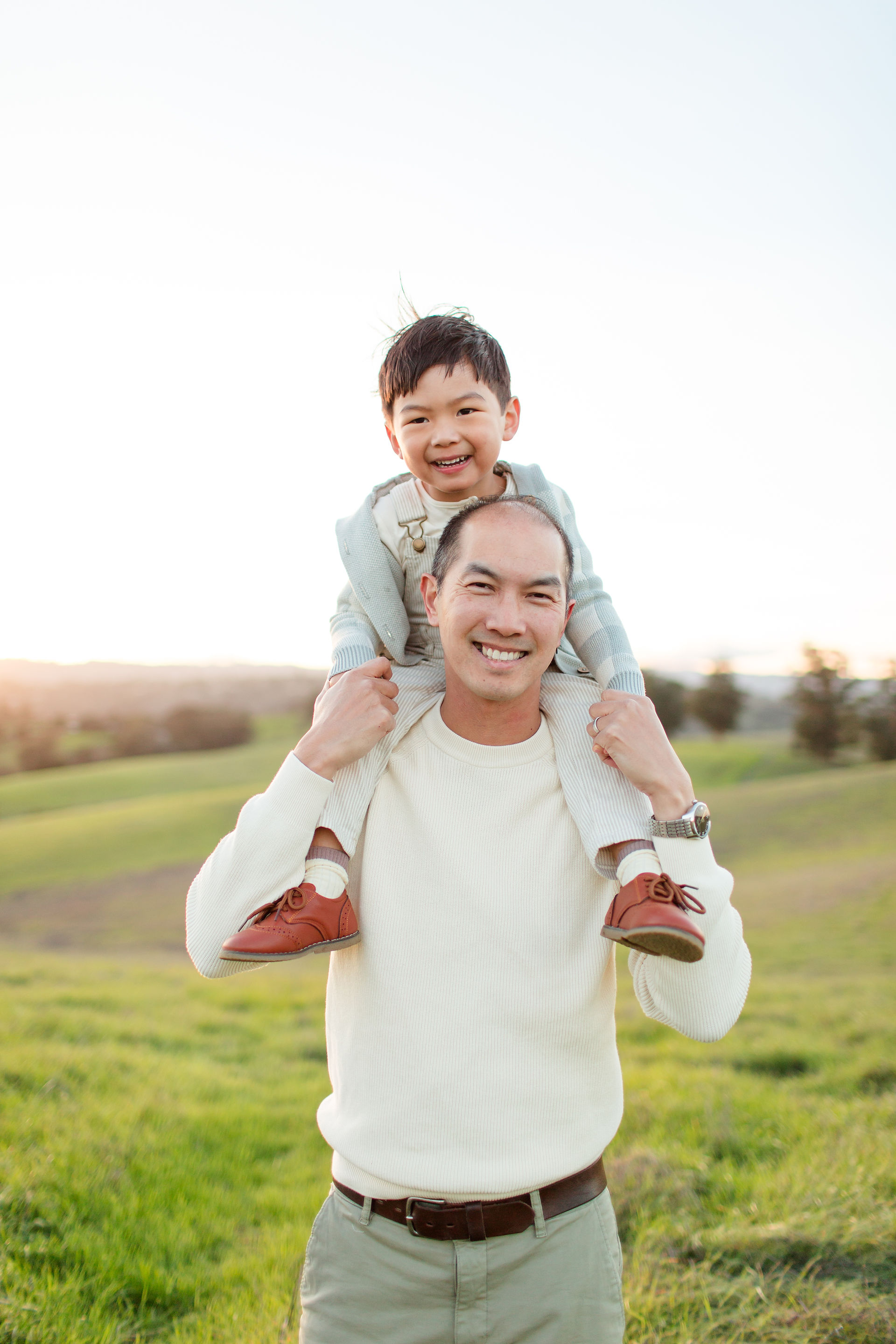 hkcreate bay area photography san jose photographers pearson arastradero preserve palo alto green rolling hills maternity winter family session northern california light and airy photography cute light pink dress golden hour happy joyful maternity session family of three