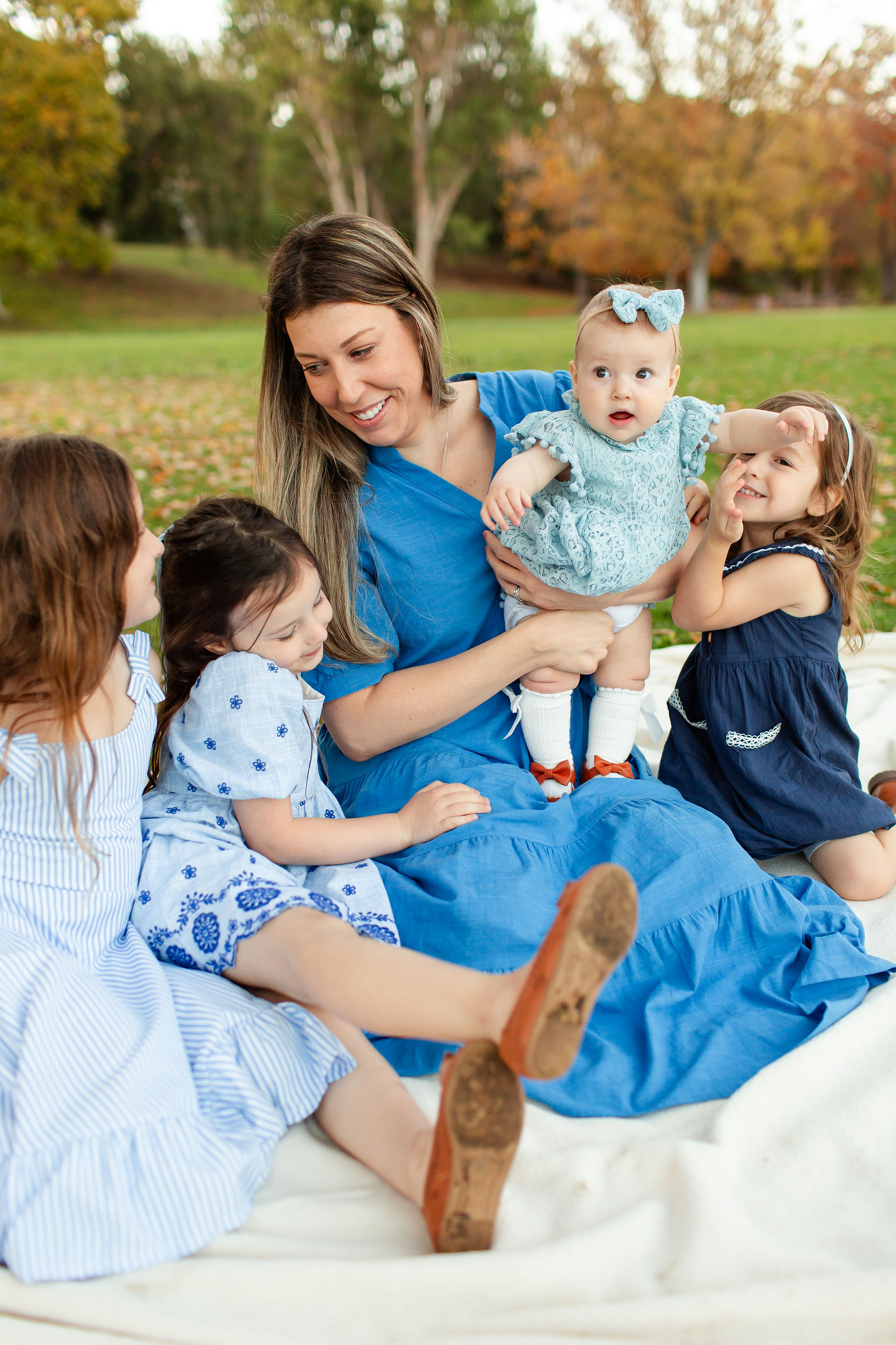 Family of six fall photoshoot at Vasona Lake County Park in Los Gatos by Bay Area Photographers HKCreate