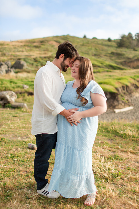 Rockaway Beach, Pacifica spring maternity photoshoot by Bay Area Photographers HKCreate