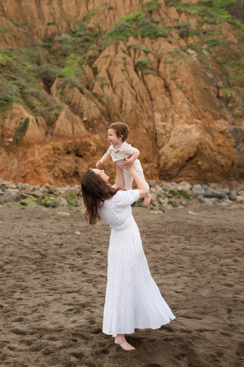 Overcast Beach Family Photoshoot at Rockaway Beach in Pacifica by Bay Area Photographers HKCreate