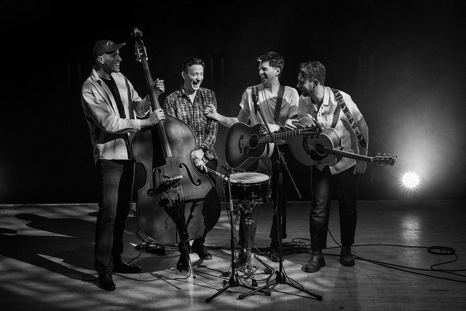 Acoustic B&W 01.JPG