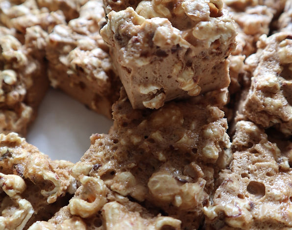 Caramel looking marshmallow bars with popcorn in them