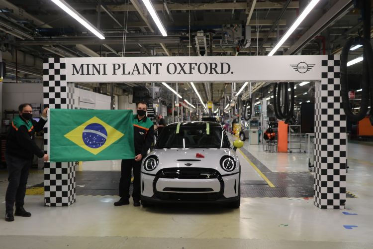 Fábrica da Mini em Oxford inicia produção da versão elétrica para o Brasil