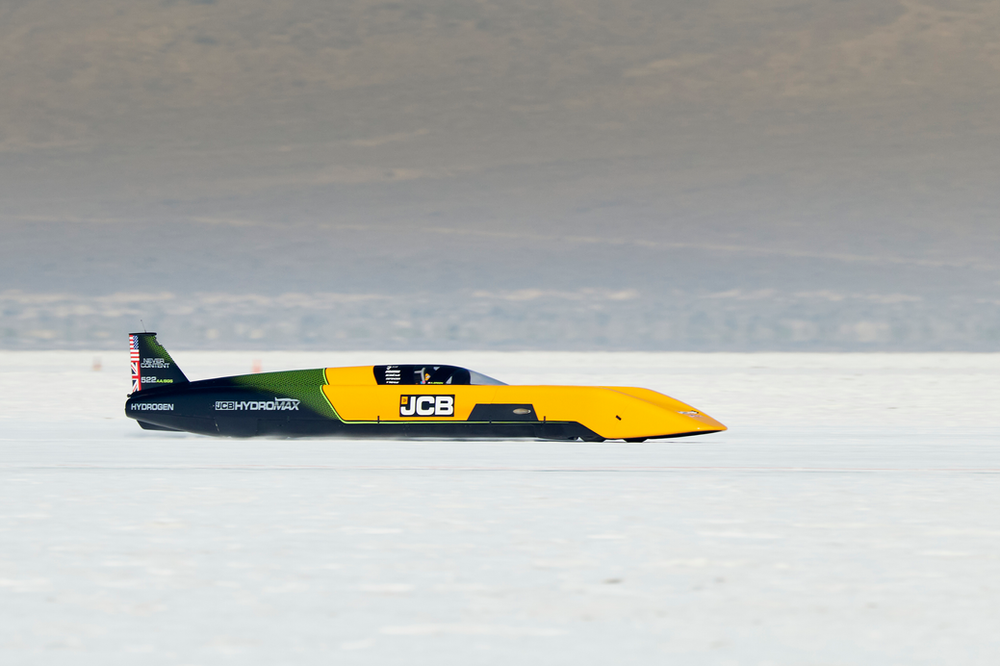 JCB Hydromax supera 592 km/h com motores a hidrogênio e quebra recorde em Bonneville