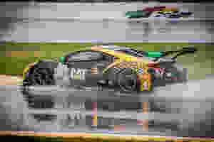 Equipe feminina com a brasileira Bia Figueiredo conclui as 24 Horas de Daytona