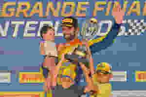 Vencedor da corrida Thiago Camilo