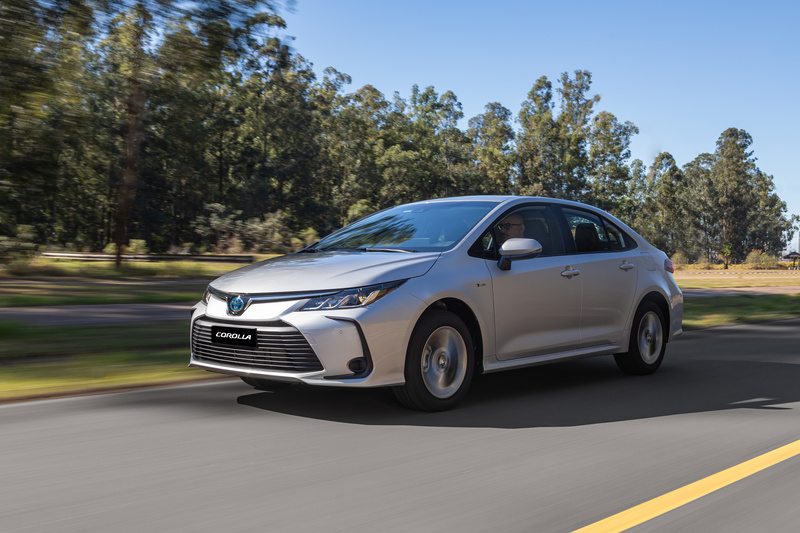 Toyota lança Corolla GLi Hybrid no Brasil com tecnologia híbrida flex full e foco no segmento Small Business