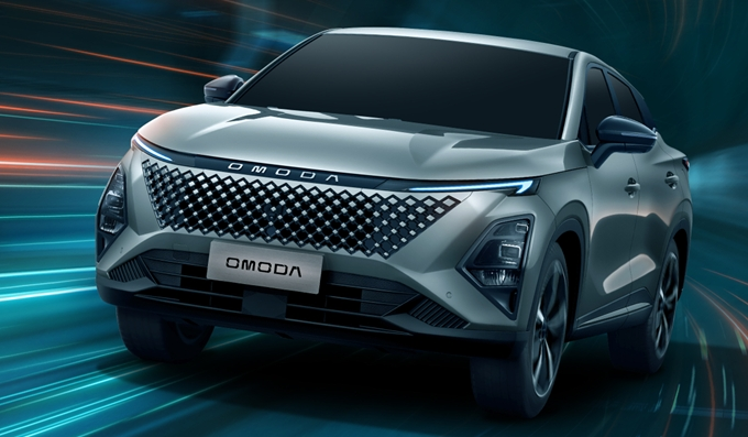 SUV híbrido com visual do futuro: Omoda 5 desembarca no Brasil com design coupé e economia surpreendente