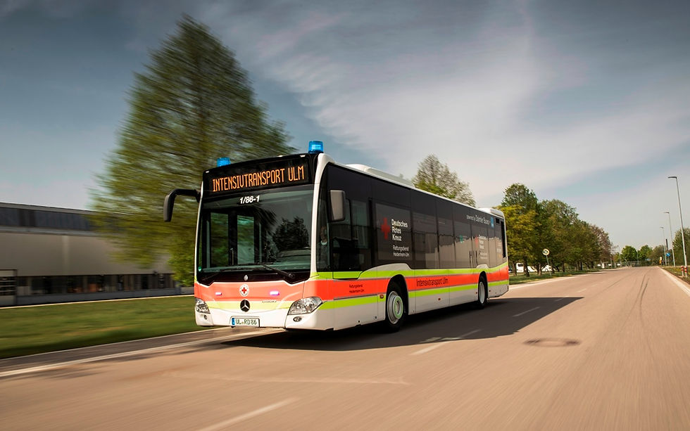 Na Alemanha, ônibus urbano da Mercedes-Benz é transformado em UTI móvel para transporte de pacientes