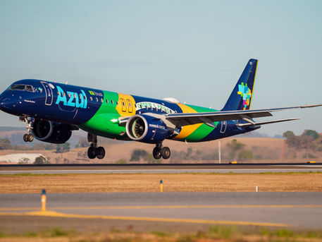 Azul leva bandeira do Brasil aos céus do Rio em homenagem à Seleção Brasileira
