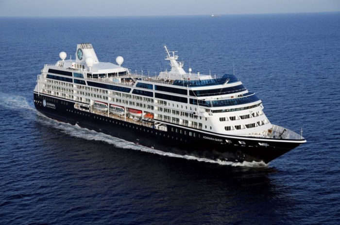 Copacabana recebe navio de cruzeiro de luxo para Réveillon