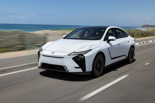 Novo Lexus ES entra em pré-venda no Brasil com versão híbrida e elétrico confirmado para 2026