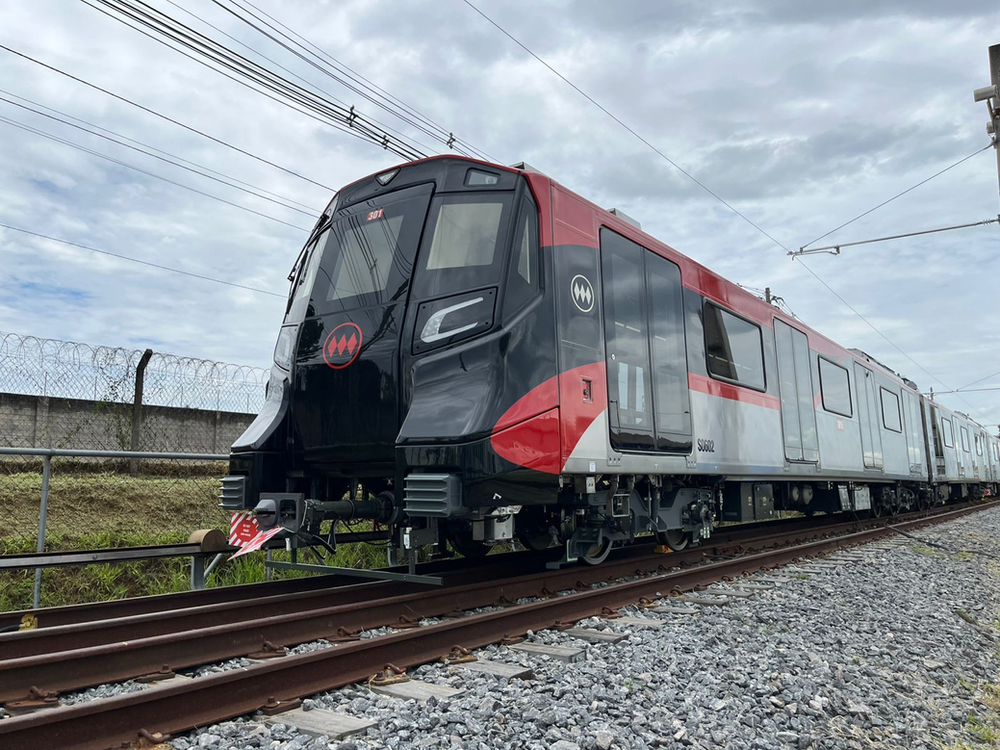 Metrô de Santiago e Alstom apresentam o primeiro trem da futura Linha 7, produzido no Brasil