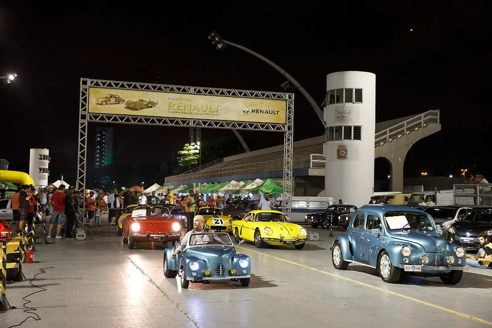 Fãs e colecionadores da marca Renault se reuniram para evento especial.