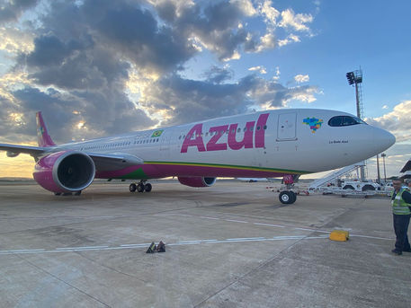 Chega ao Brasil a aeronave rosa A330NEO da Azul