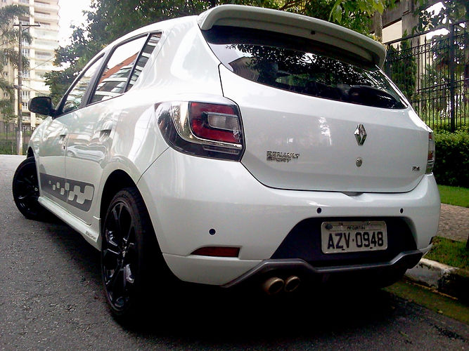 Sandero RS 2.0 - O pioneiro Hot Hach da Renault, é um verdadeiro esportivo.