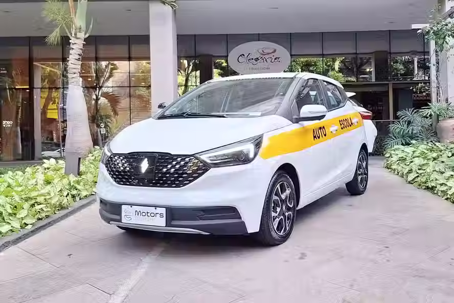 Expressas: Carro elétrico com “caixa de câmbio” para autoescolas 