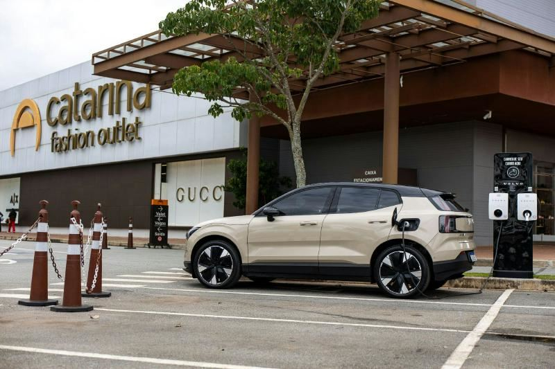 Volvo instala 20 carregadores no Catarina Fashion Outlet e amplia rede elétrica no Brasil